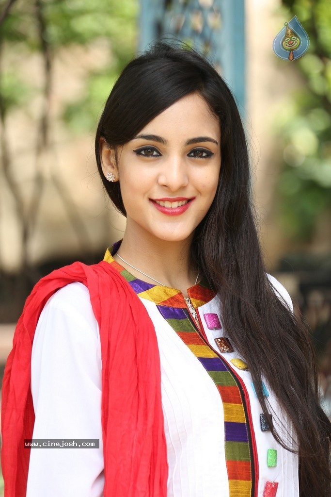 Kanika Kapoor Photos - 51 / 73 photos