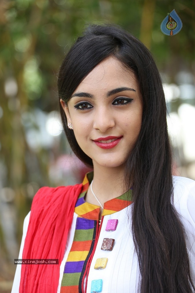 Kanika Kapoor Photos - 54 / 73 photos