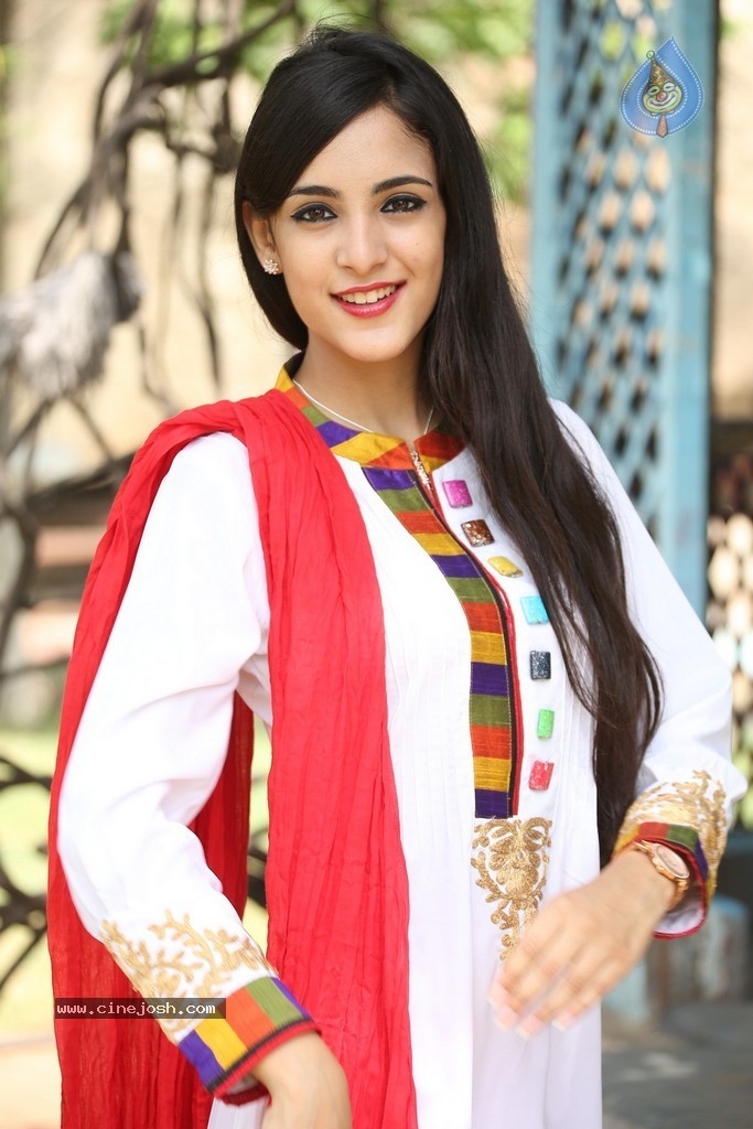 Kanika Kapoor Photos - 57 / 73 photos