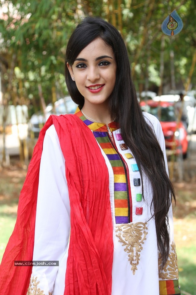 Kanika Kapoor Photos - 59 / 73 photos