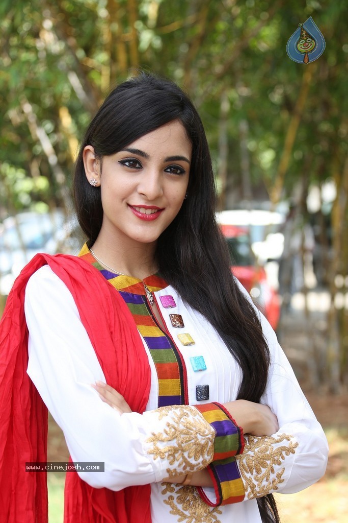 Kanika Kapoor Photos - 67 / 73 photos