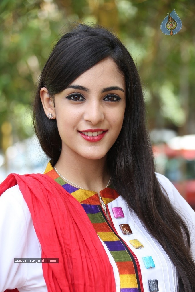 Kanika Kapoor Photos - 68 / 73 photos