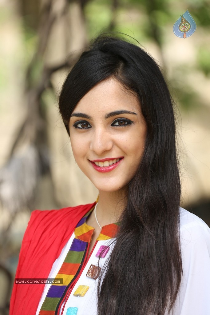 Kanika Kapoor Photos - 70 / 73 photos