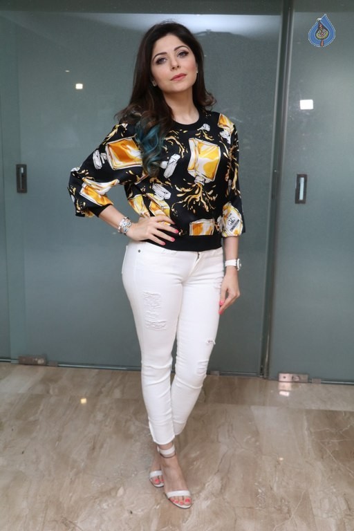 Kanika Kapoor Photos - 5 / 20 photos