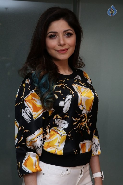 Kanika Kapoor Photos - 8 / 20 photos