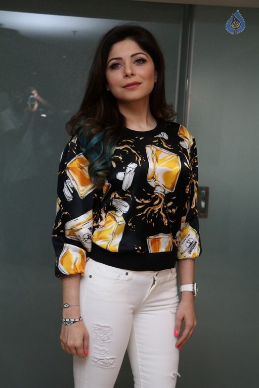 Kanika Kapoor Photos - 11 / 20 photos