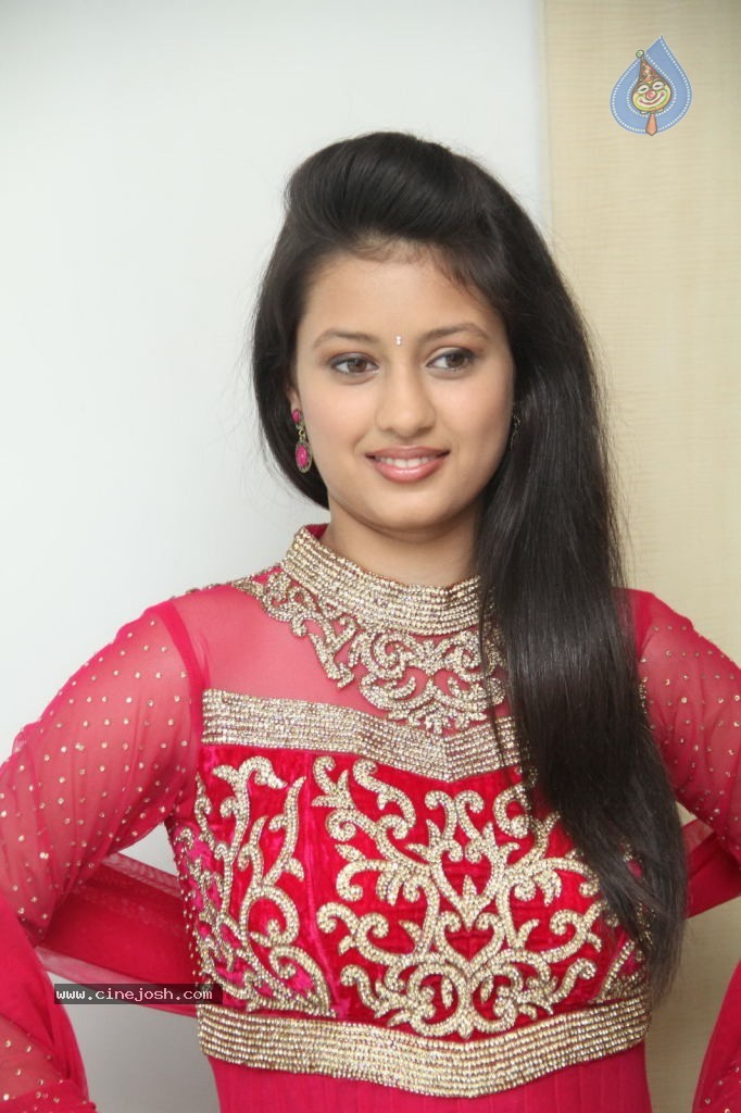 Kanika Tiwari Latest Stills - 34 / 79 photos