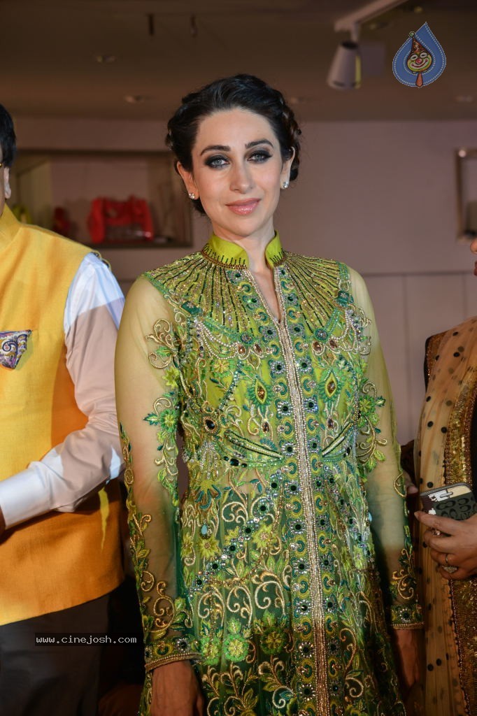 Karishma Kapoor Stills - 4 / 75 photos
