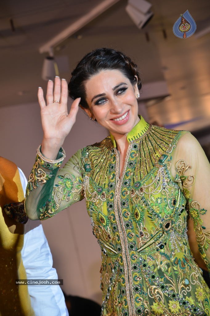 Karishma Kapoor Stills - 5 / 75 photos