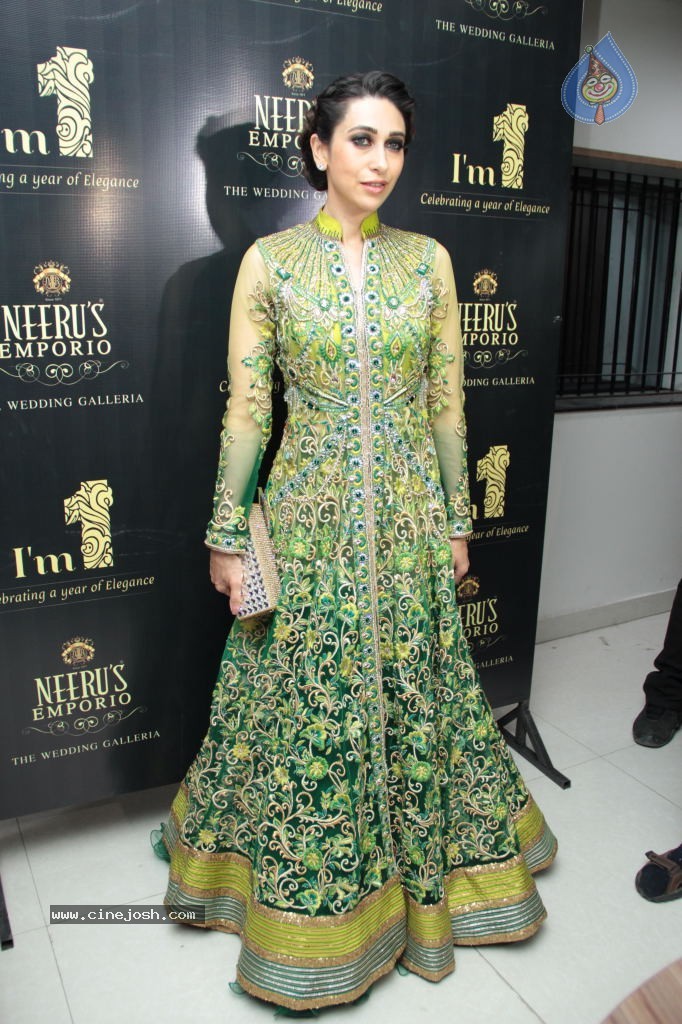 Karishma Kapoor Stills - 8 / 75 photos