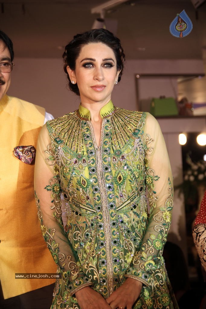 Karishma Kapoor Stills - 10 / 75 photos