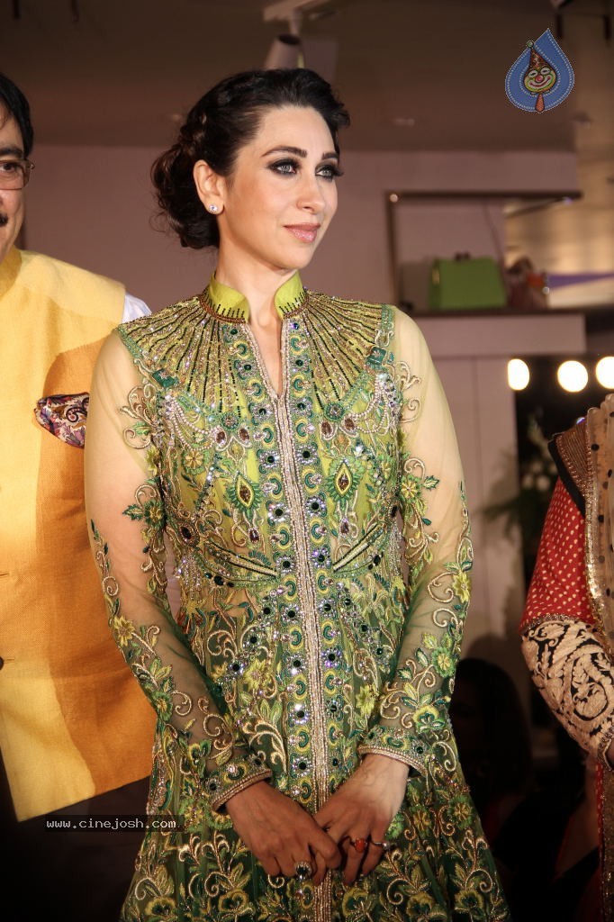 Karishma Kapoor Stills - 12 / 75 photos