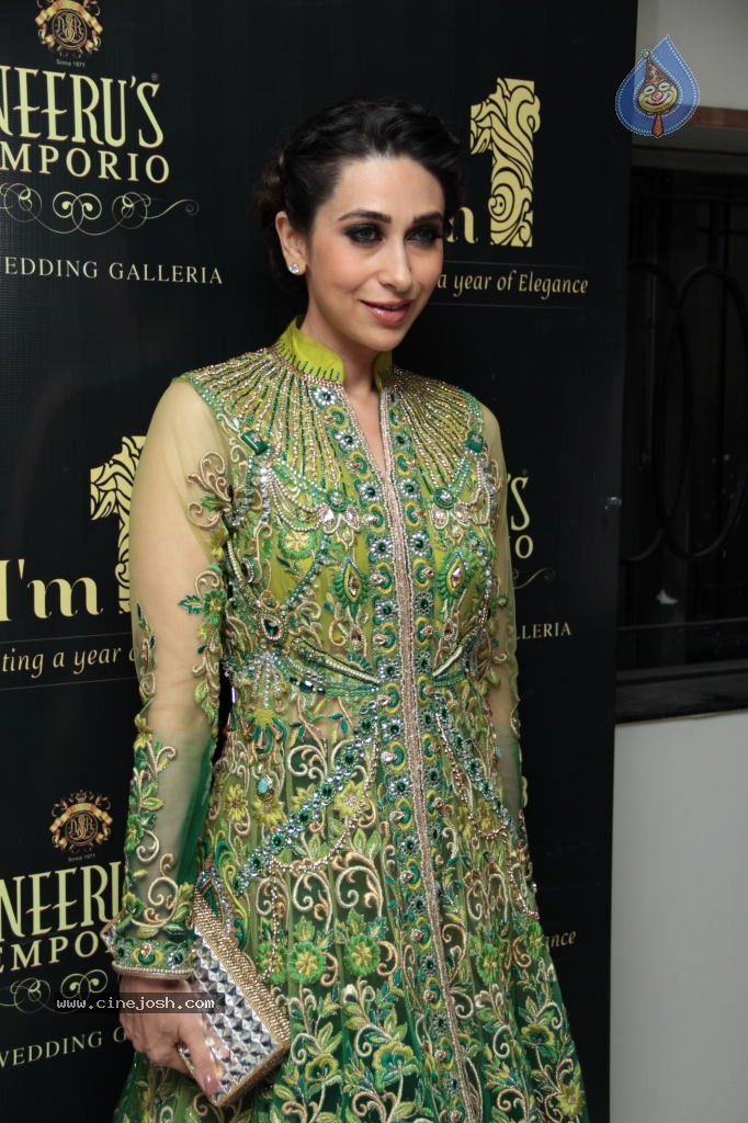 Karishma Kapoor Stills - 41 / 75 photos