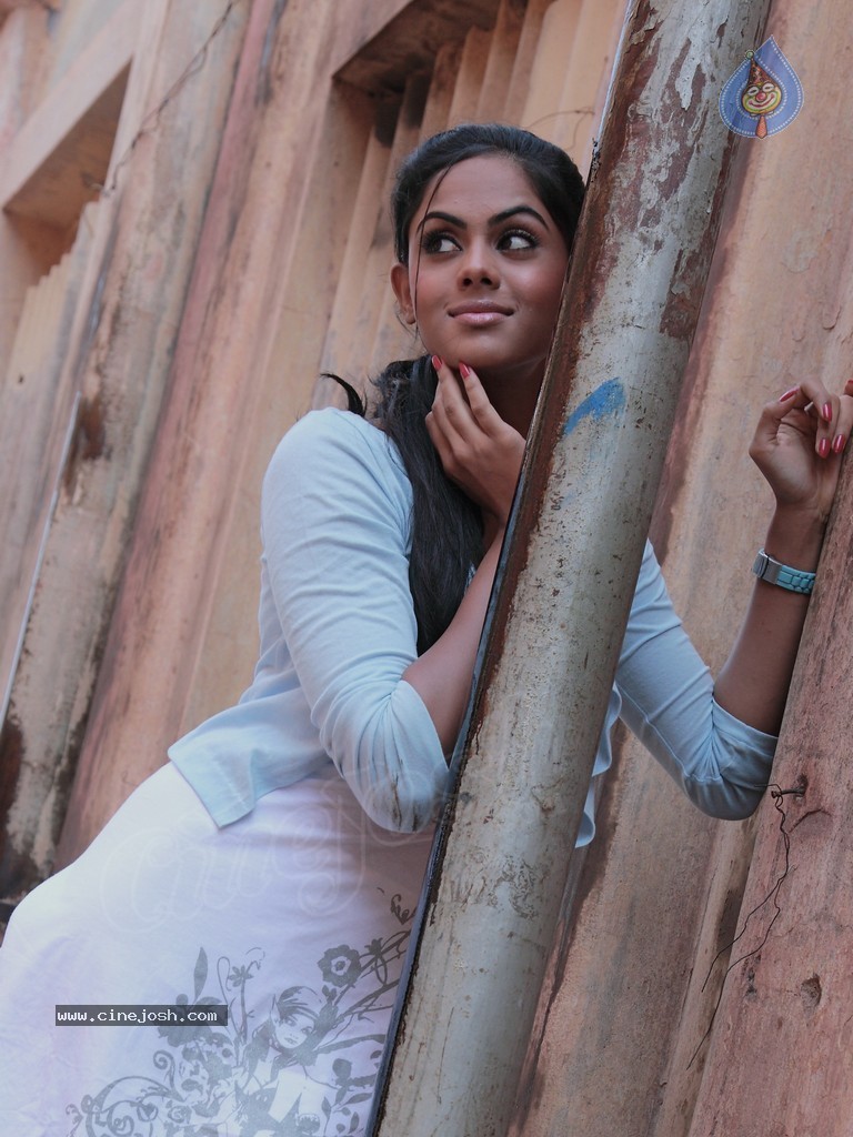 Karthika Latest Stills - 16 / 82 photos