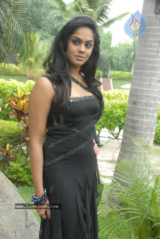 Karthika New Gallery - 18 / 51 photos