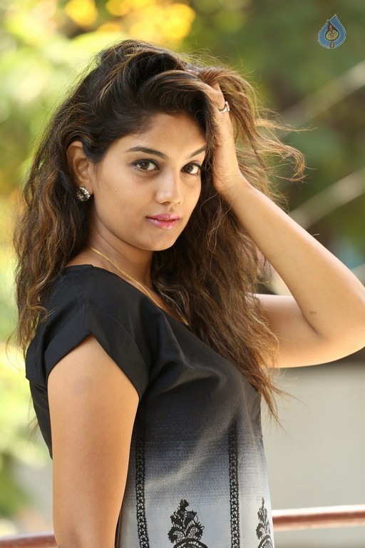 Karuna New Photos - 17 / 33 photos