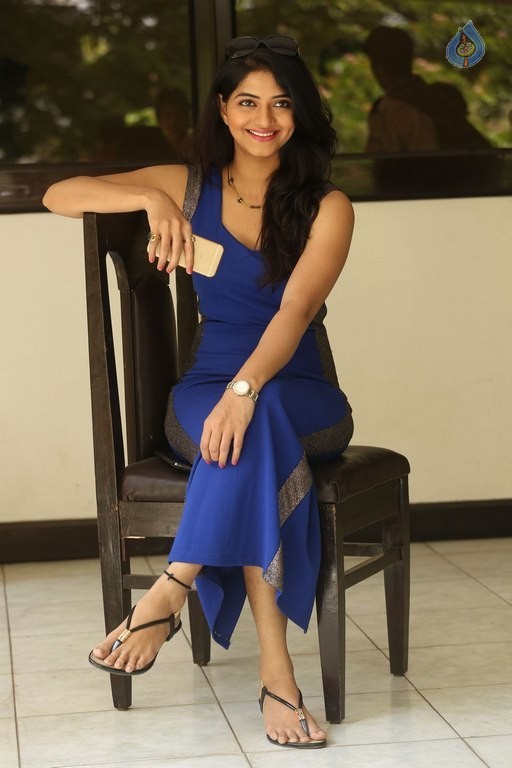 Kashmira Kulkarni New Pics - 27 / 63 photos