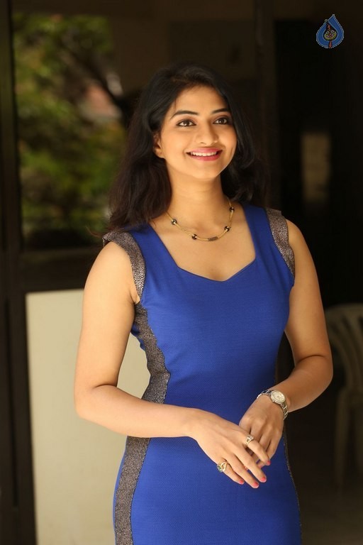 Kashmira Kulkarni New Pics - 34 / 63 photos