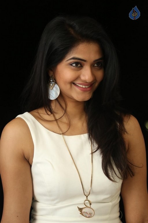 Kashmira Kulkarni Photos - 23 / 39 photos