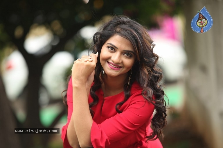 Kashmira Kulkarni Pictures - 5 / 21 photos