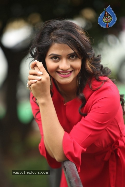 Kashmira Kulkarni Pictures - 7 / 21 photos