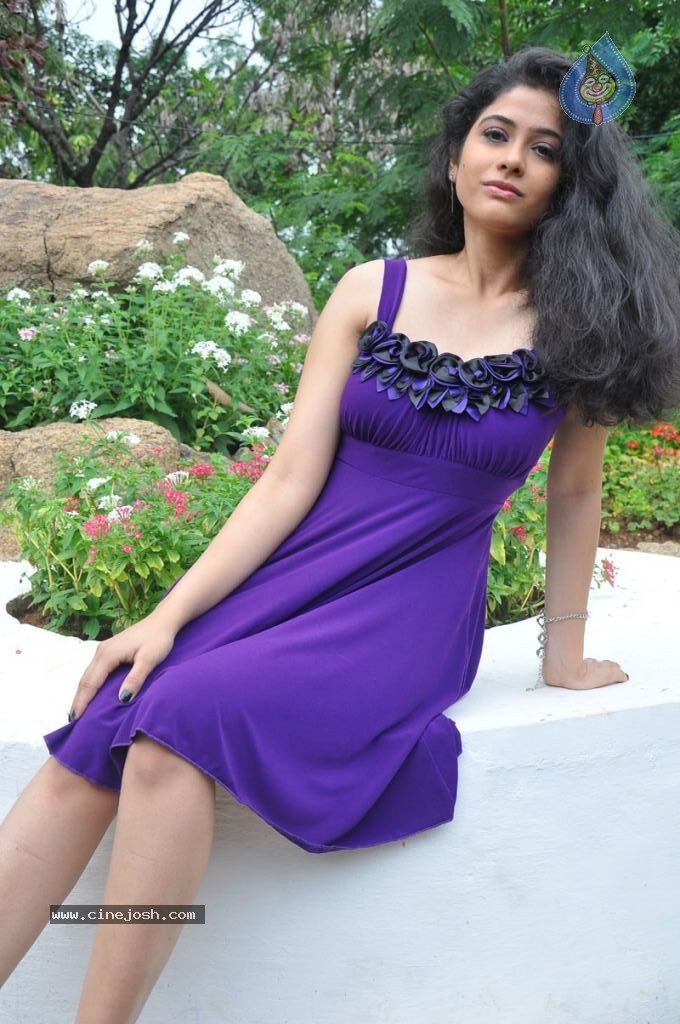 Kasmeera Hot Stills - 4 / 53 photos