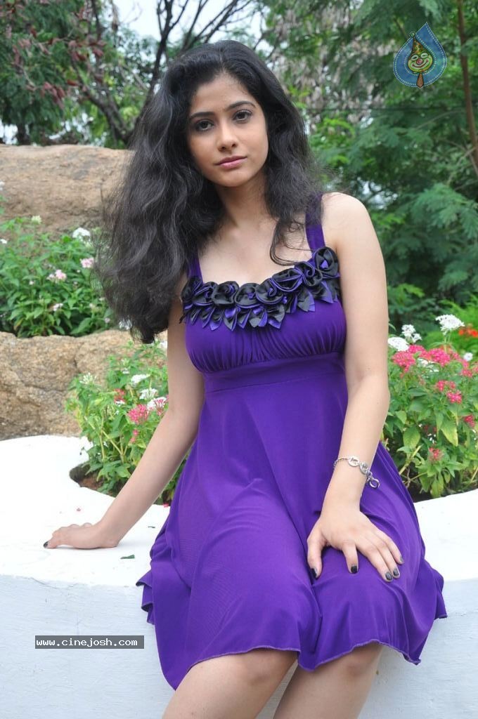 Kasmeera Hot Stills - 7 / 53 photos