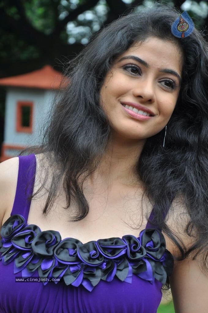 Kasmeera Hot Stills - 15 / 53 photos