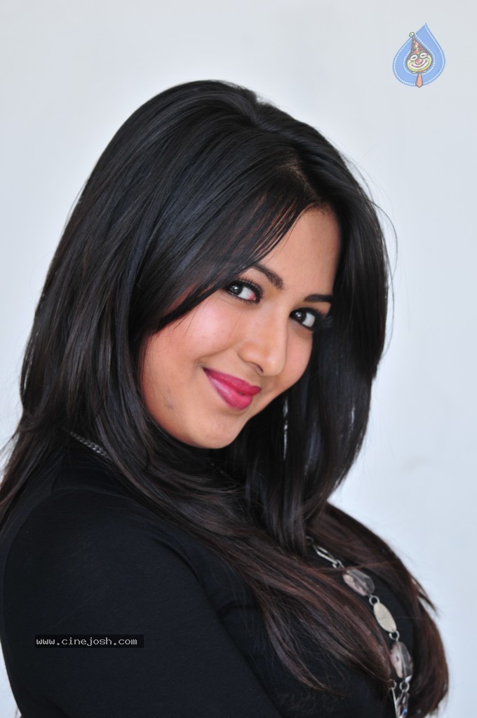 Katherine Theresa Hot Gallery - 27 / 106 photos