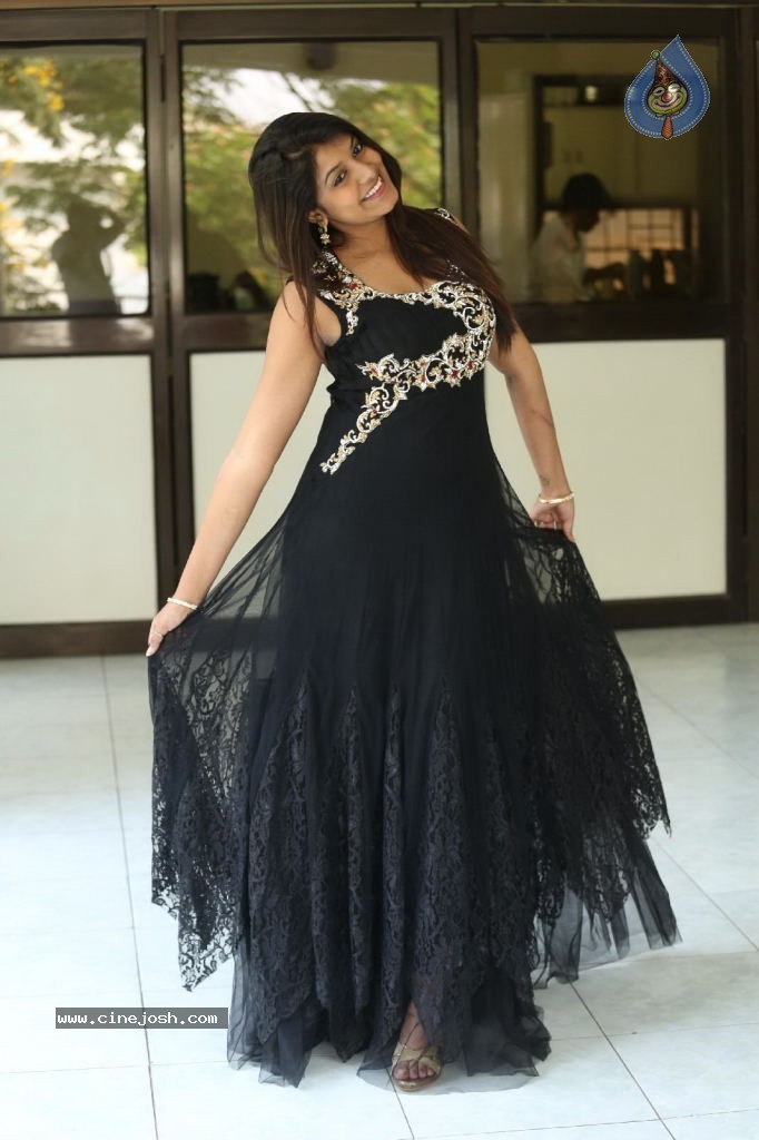 Kavya Kumar New Gallery - 7 / 145 photos