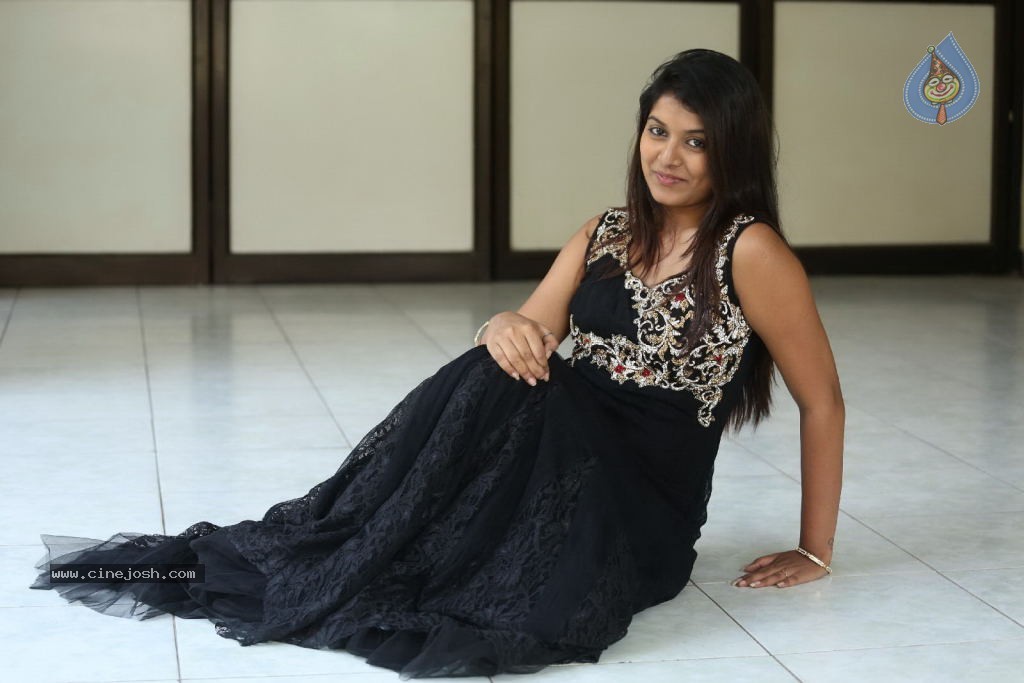 Kavya Kumar New Gallery - 14 / 145 photos