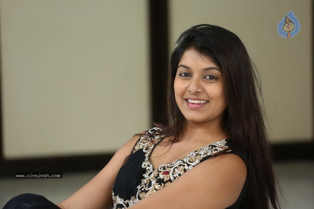 Kavya Kumar New Gallery - 16 / 145 photos