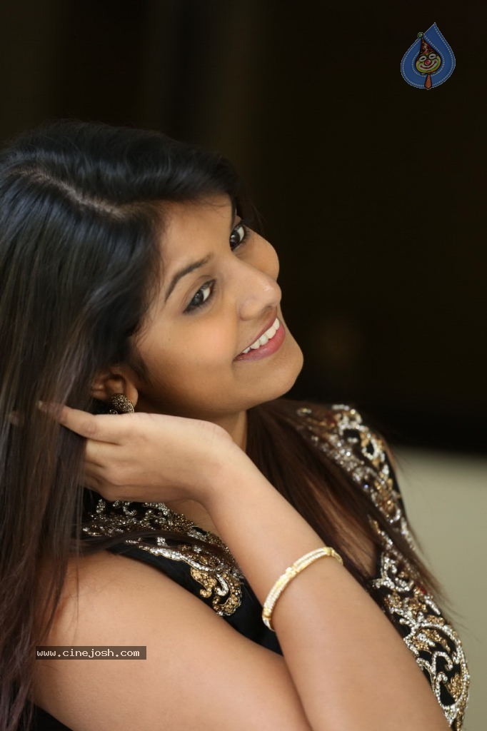 Kavya Kumar New Gallery - 17 / 145 photos