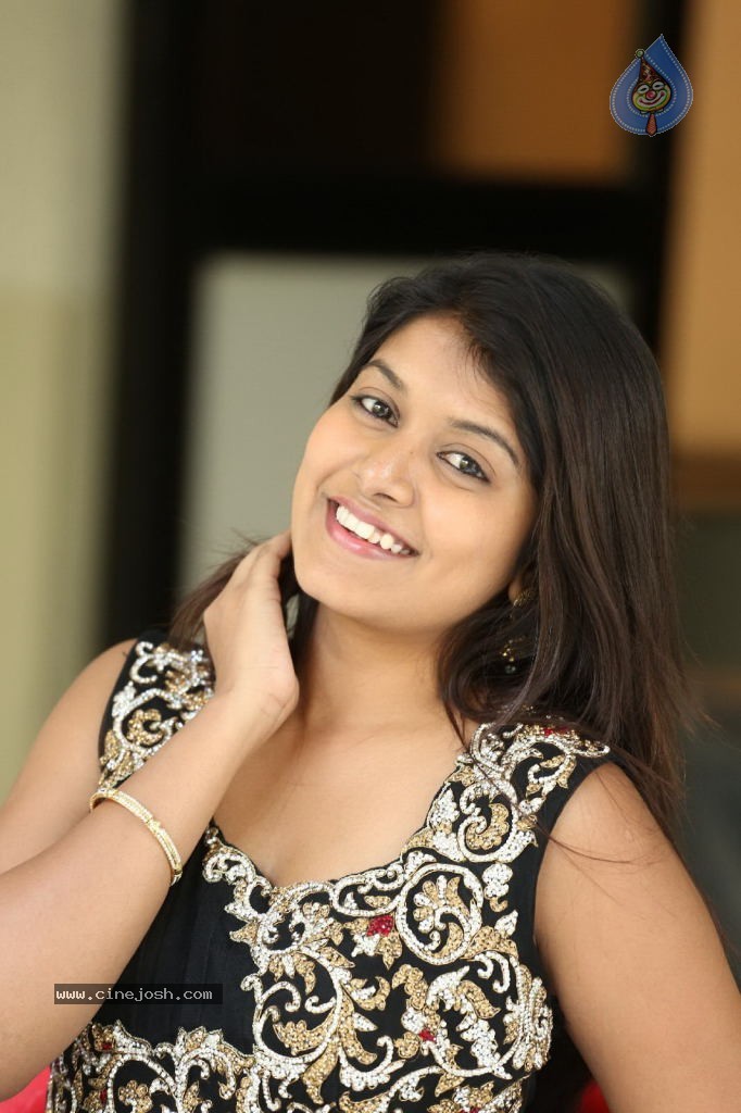 Kavya Kumar New Gallery - 31 / 145 photos
