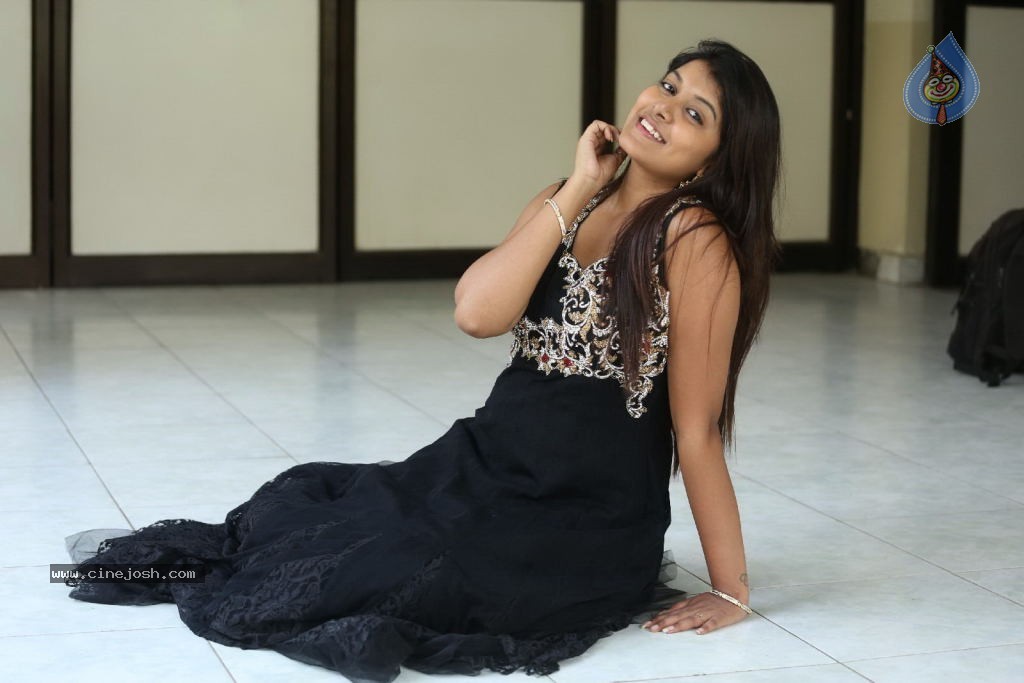 Kavya Kumar New Gallery - 37 / 145 photos