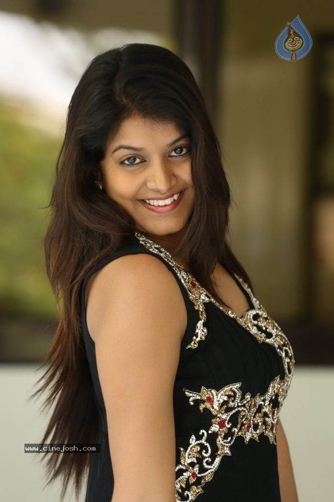 Kavya Kumar New Gallery - 41 / 145 photos