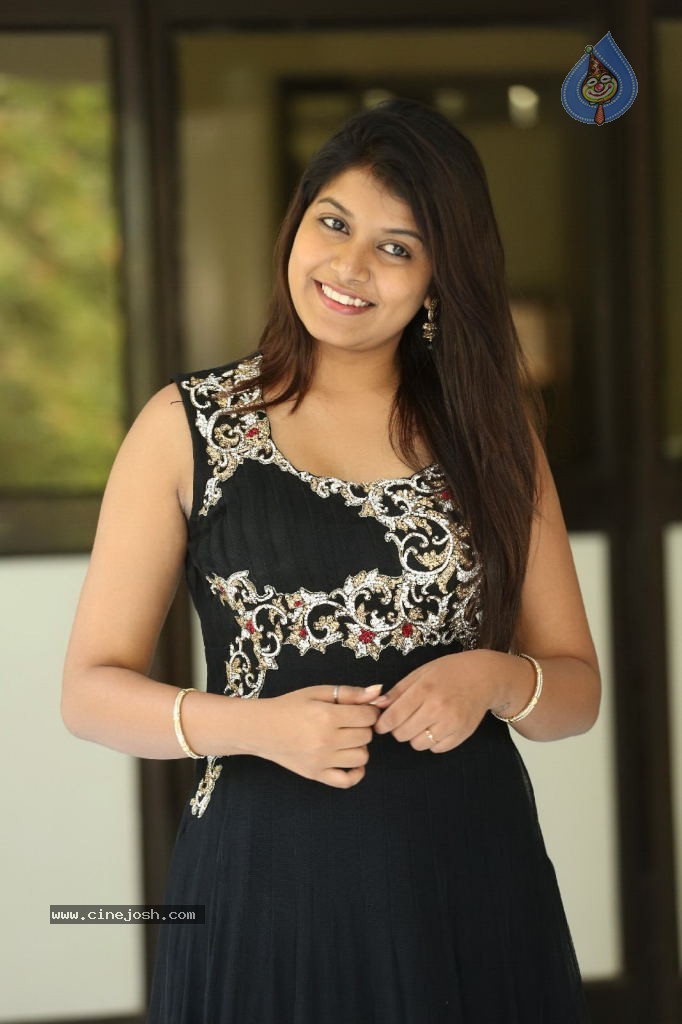 Kavya Kumar New Gallery - 42 / 145 photos