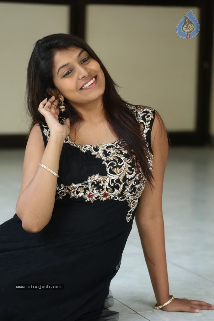 Kavya Kumar New Gallery - 45 / 145 photos