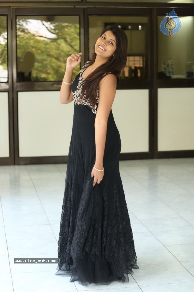 Kavya Kumar New Gallery - 47 / 145 photos