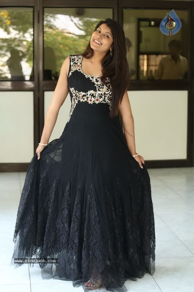 Kavya Kumar New Gallery - 48 / 145 photos