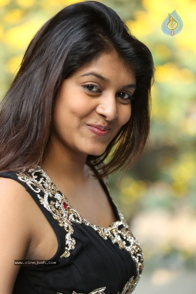 Kavya Kumar New Gallery - 51 / 145 photos