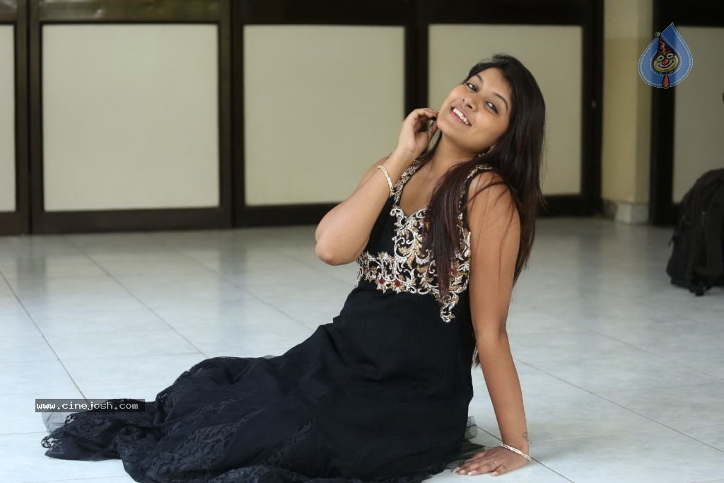 Kavya Kumar New Gallery - 52 / 145 photos