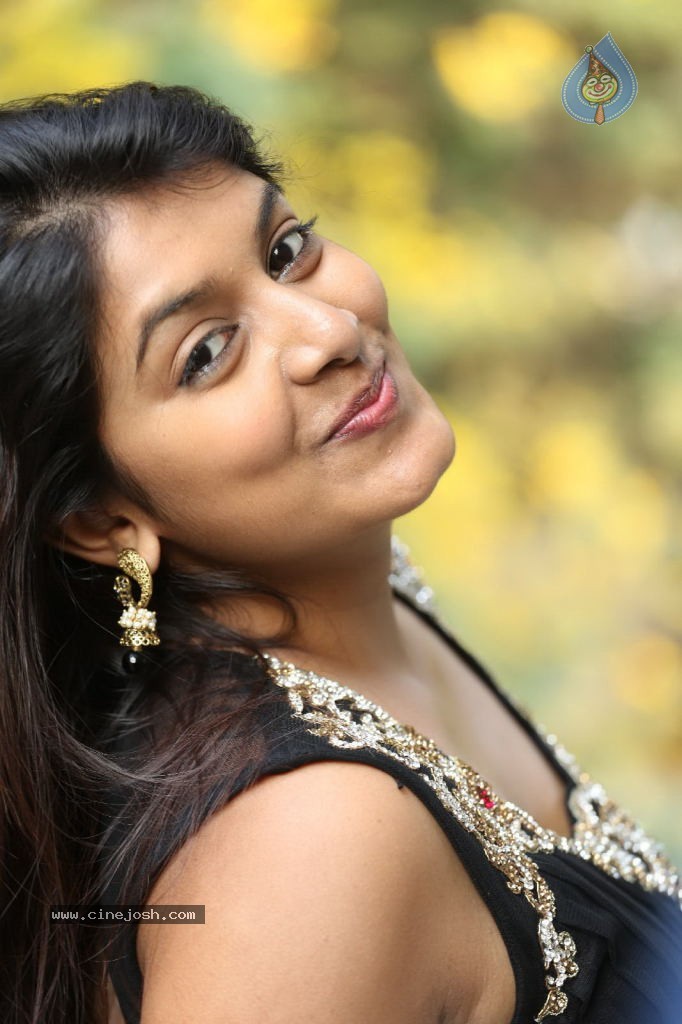Kavya Kumar New Gallery - 54 / 145 photos