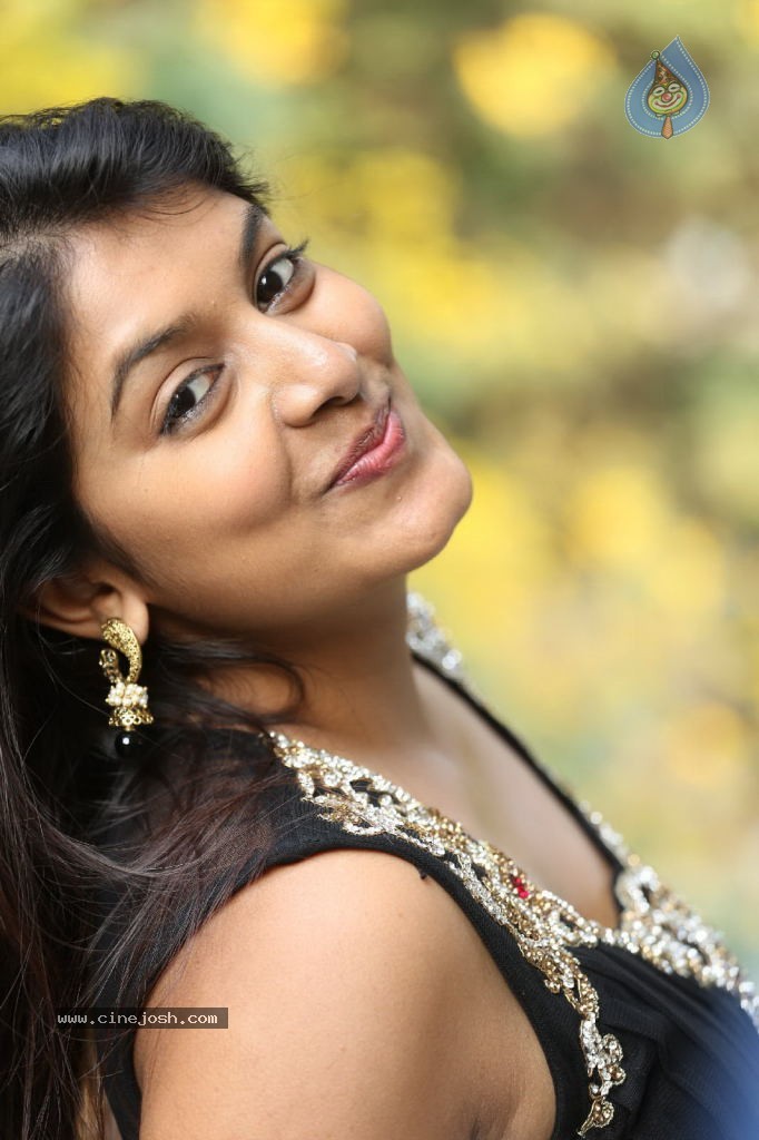 Kavya Kumar New Gallery - 81 / 145 photos