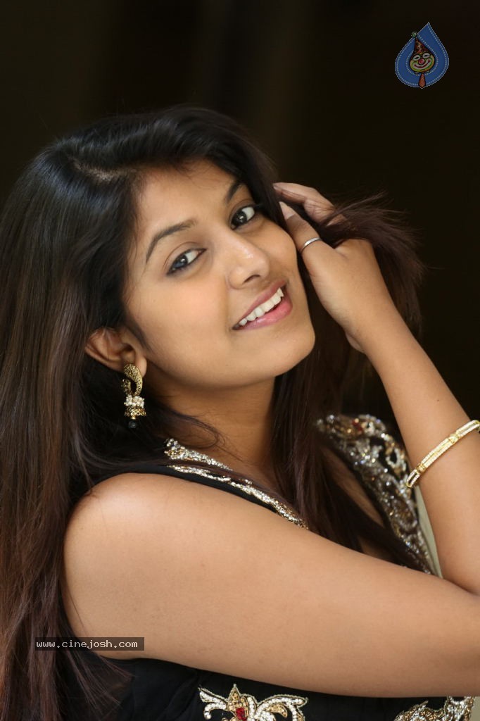Kavya Kumar New Gallery - 104 / 145 photos