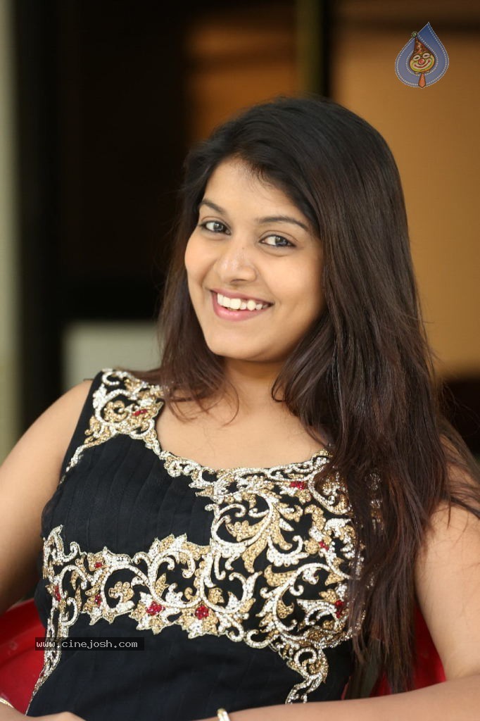 Kavya Kumar New Gallery - 107 / 145 photos