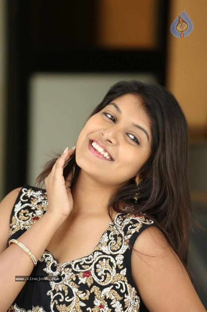 Kavya Kumar New Gallery - 111 / 145 photos