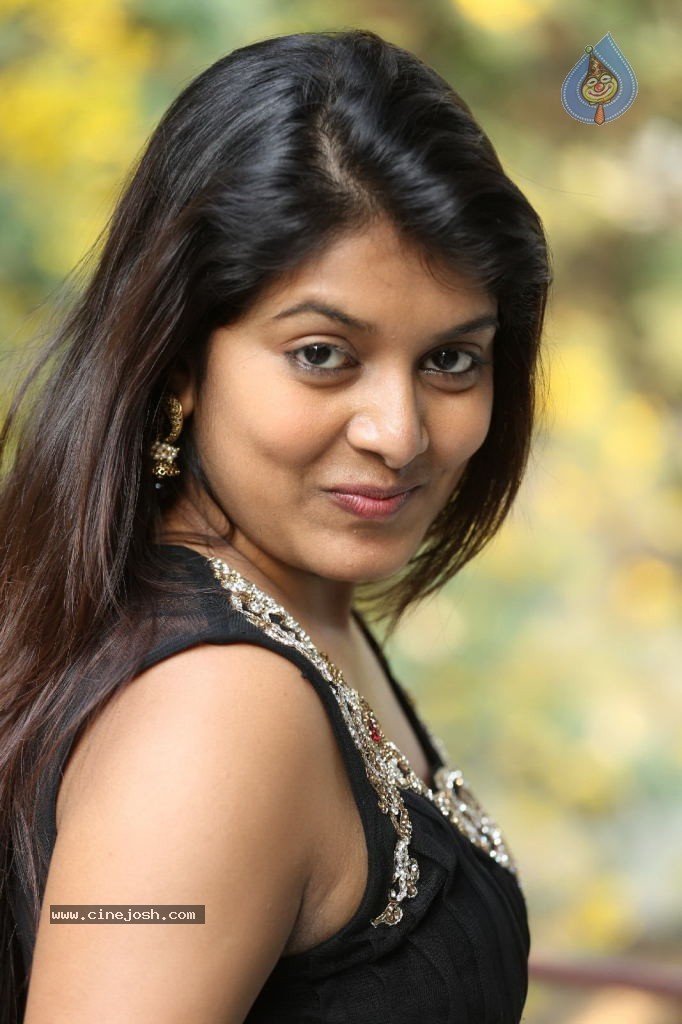 Kavya Kumar New Gallery - 113 / 145 photos