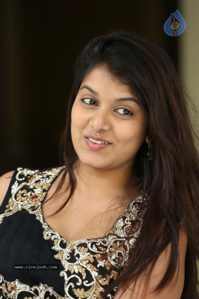 Kavya Kumar New Gallery - 116 / 145 photos