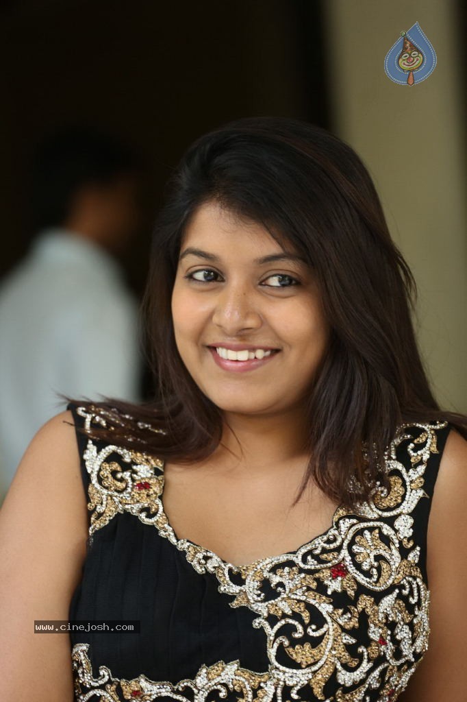 Kavya Kumar New Gallery - 118 / 145 photos